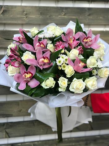 Букет цветов из: Розы и Хризантемы в Веселоярске