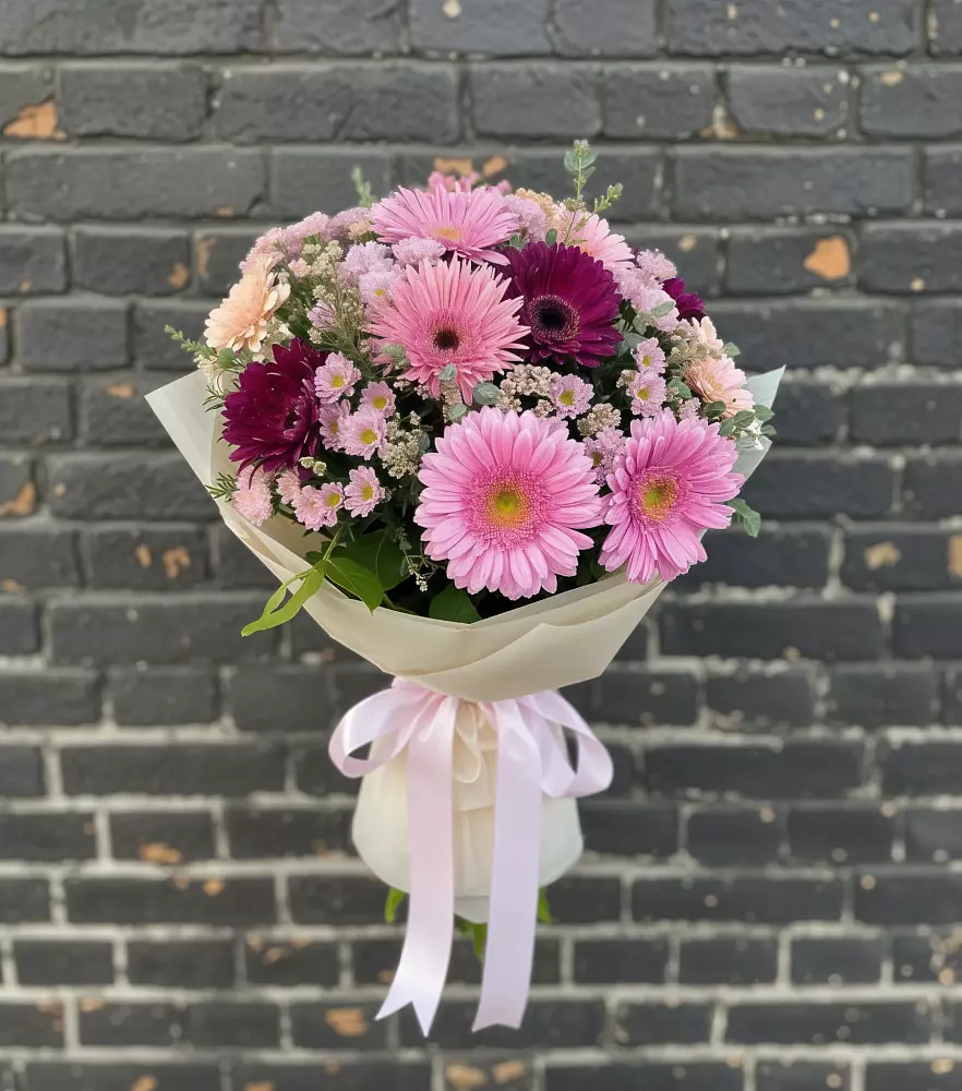 Букет цветов из: Герберы и Хризантемы в Веселоярске