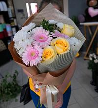 Букет цветов из:  Герберы, Розы и Хризантемы в Веселоярске