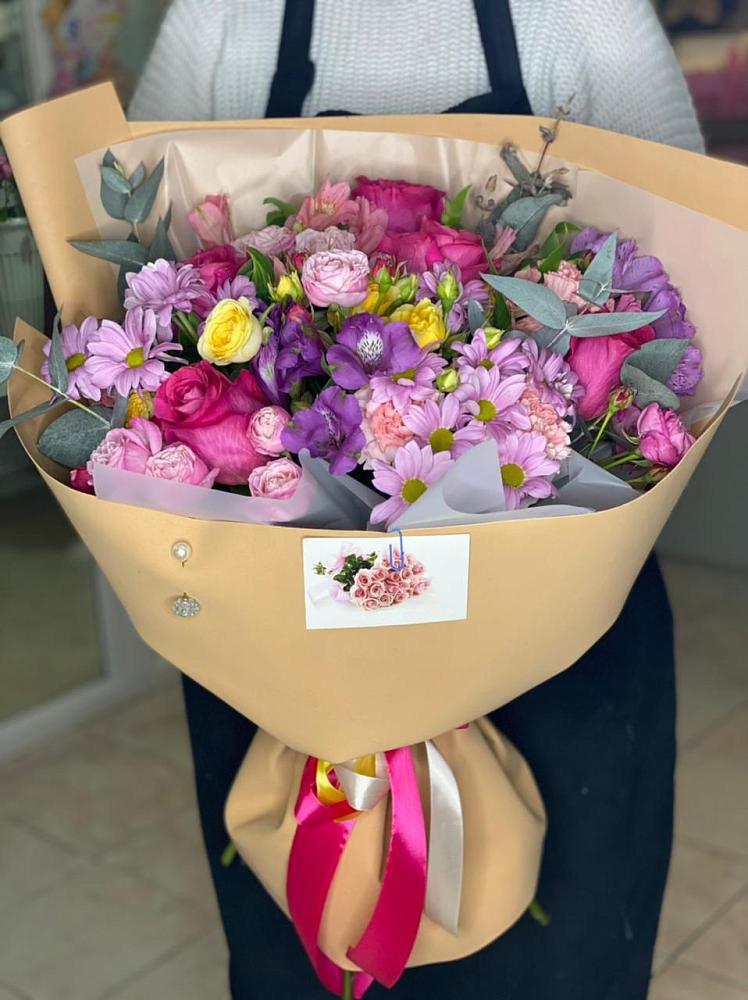 Букет цветов из: Хризантемы, Гвоздики и Альстромерии в Веселоярске