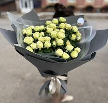 Букет Белые кустовые розы Солинеро в Веселоярске