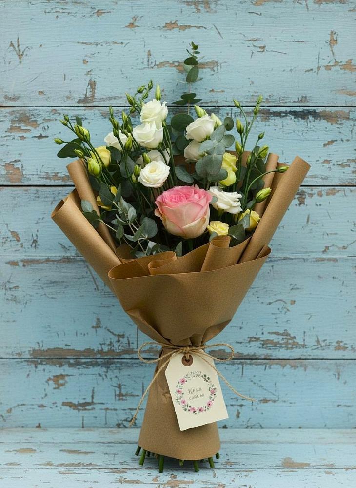 Букет цветов из: Розы и Лизиантусы в Веселоярске