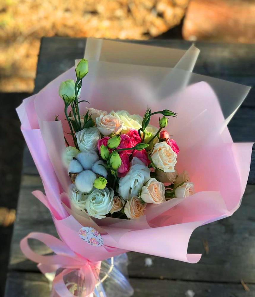 Букет цветов из: Розы и Лизиантусы в Веселоярске