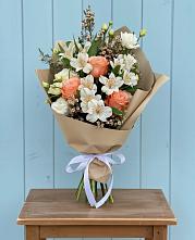Букет цветов из:  Альстромерии, Лизиантусы, Розы и Хризантемы #REPLACE_PRED# Веселоярске