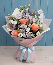 Букет цветов из:  Лизиантусы, Розы, Альстромерии и Гипсофила в Веселоярске