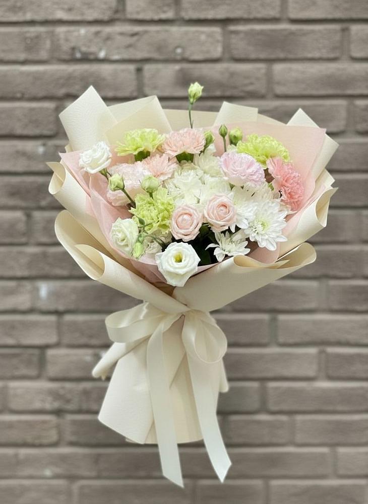 Букет цветов из: Гвоздики, Розы, Лизиантусы и Хризантемы в Веселоярске