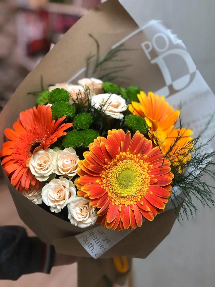 Букет цветов из: Герберы, Хризантемы и Розы в Веселоярске