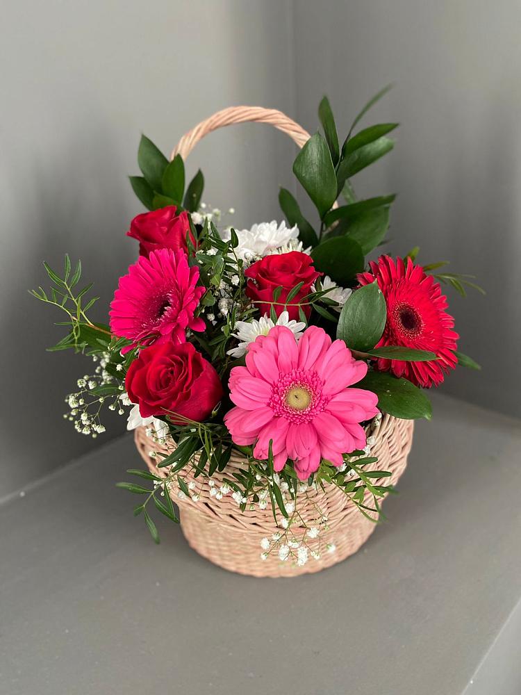 Цветочная композиция из Розы, Хризантемы и Герберы в корзине в Веселоярске
