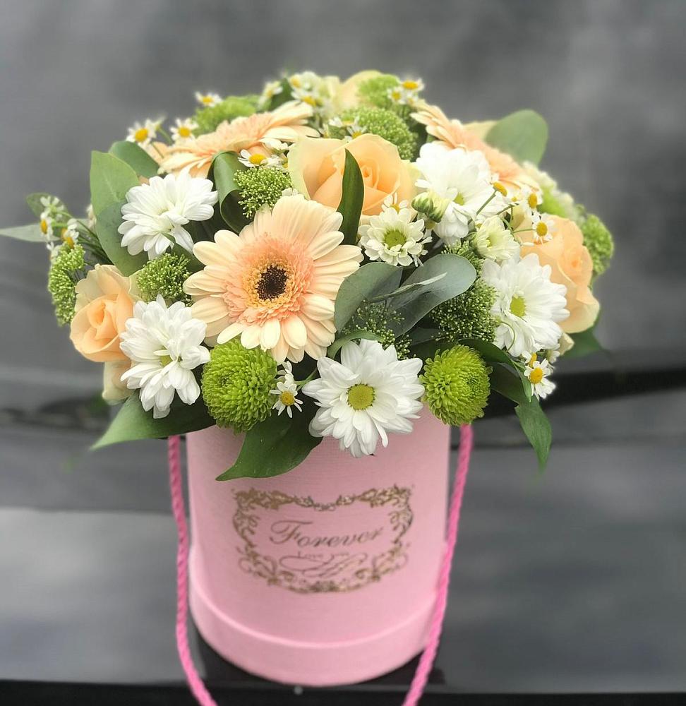 Цветочная композиция из Розы, Герберы и Хризантемы в шляпной коробке в Веселоярске