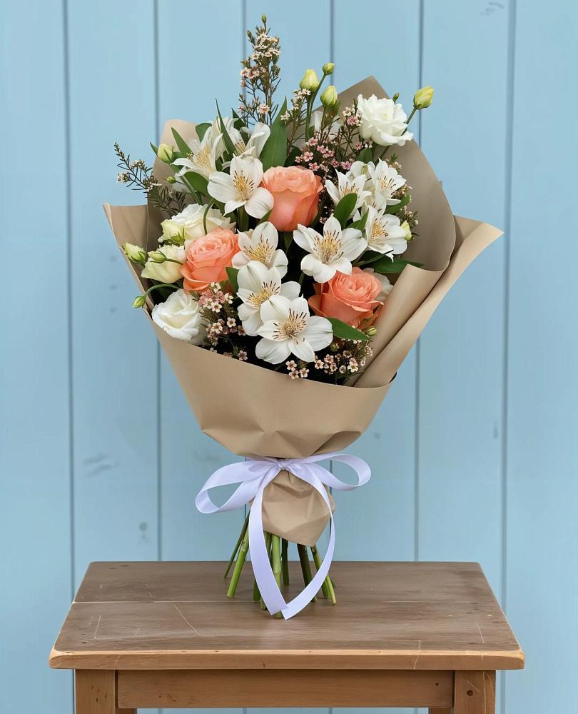 Букет цветов из: Альстромерии, Лизиантусы, Розы и Хризантемы в Веселоярске